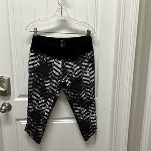 Mondetta Legging Crops Size Large graphic pattern Black White